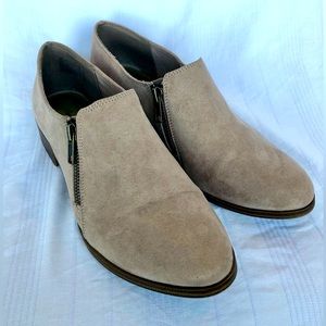 American Eagle Tan Faux Suede Ankle Book